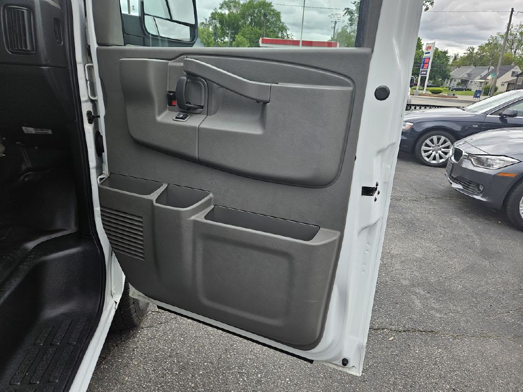 2021 Chevrolet Express Image 35