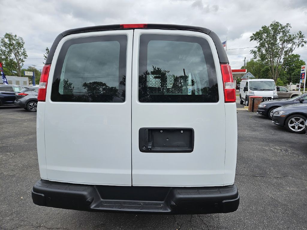 2021 Chevrolet Express Image 3