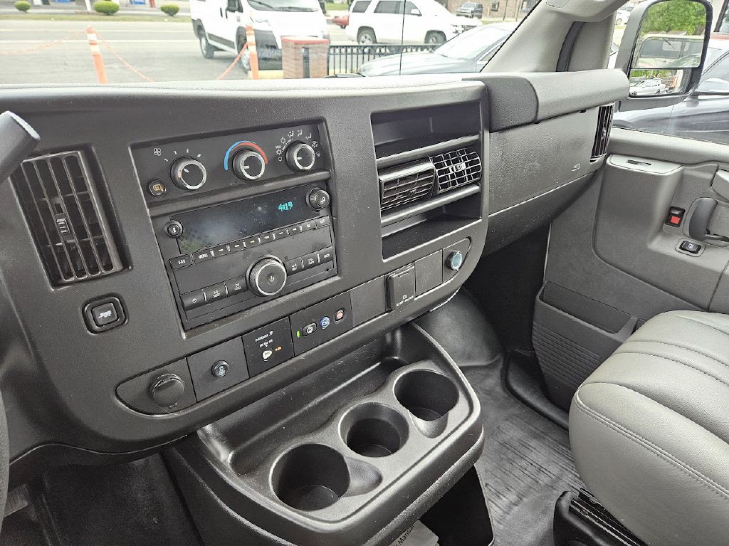 2021 Chevrolet Express Image 10