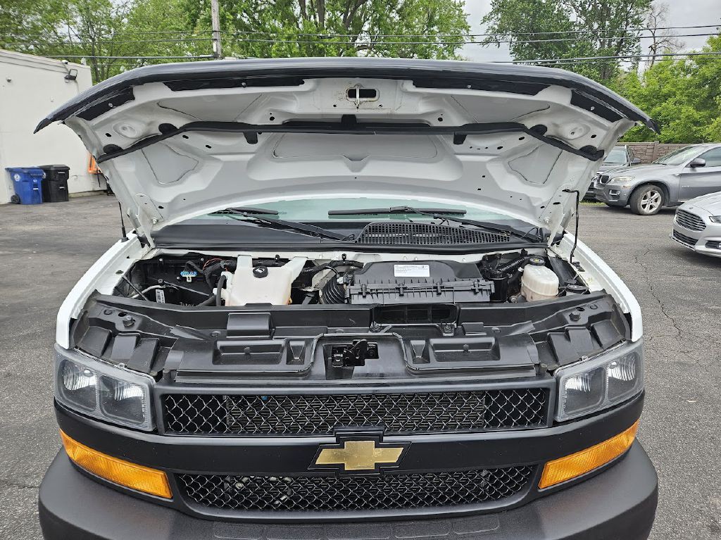 2021 Chevrolet Express Image 15