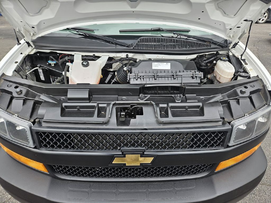 2021 Chevrolet Express Image 16