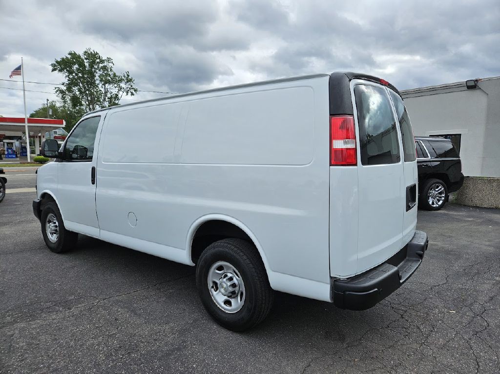 2021 Chevrolet Express Image 22