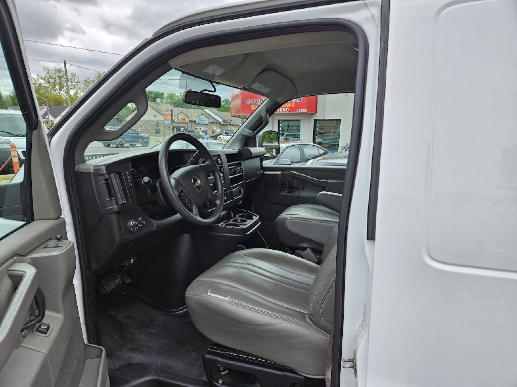 2021 Chevrolet Express Image 24