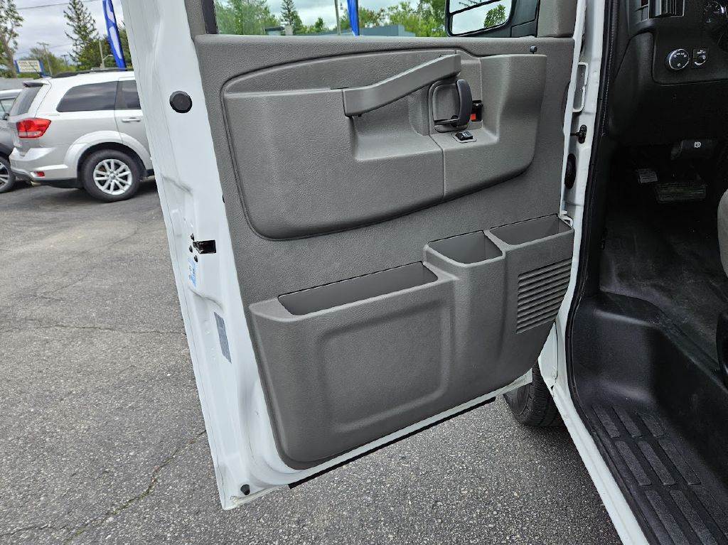 2021 Chevrolet Express Image 27