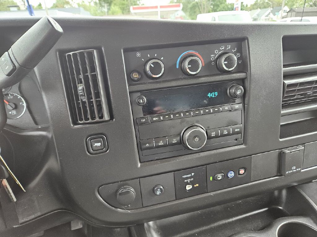 2021 Chevrolet Express Image 30