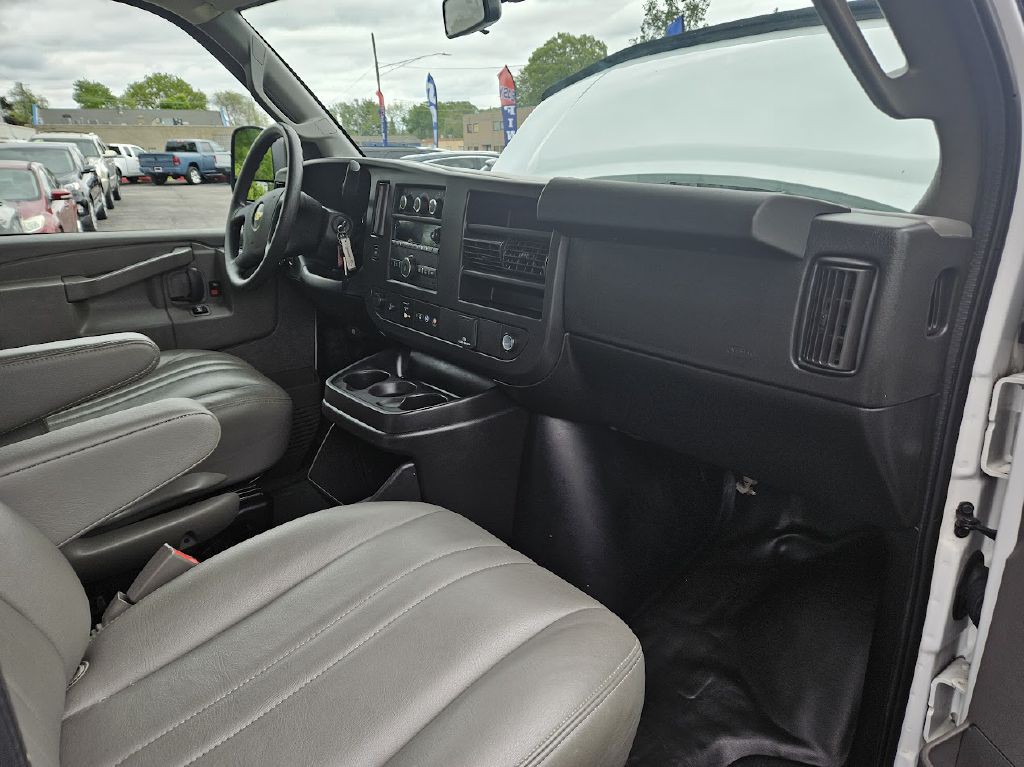 2021 Chevrolet Express Image 33