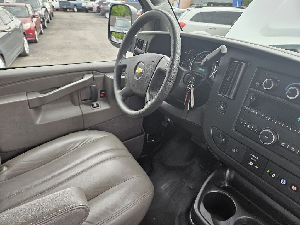 2021 Chevrolet Express Image 34