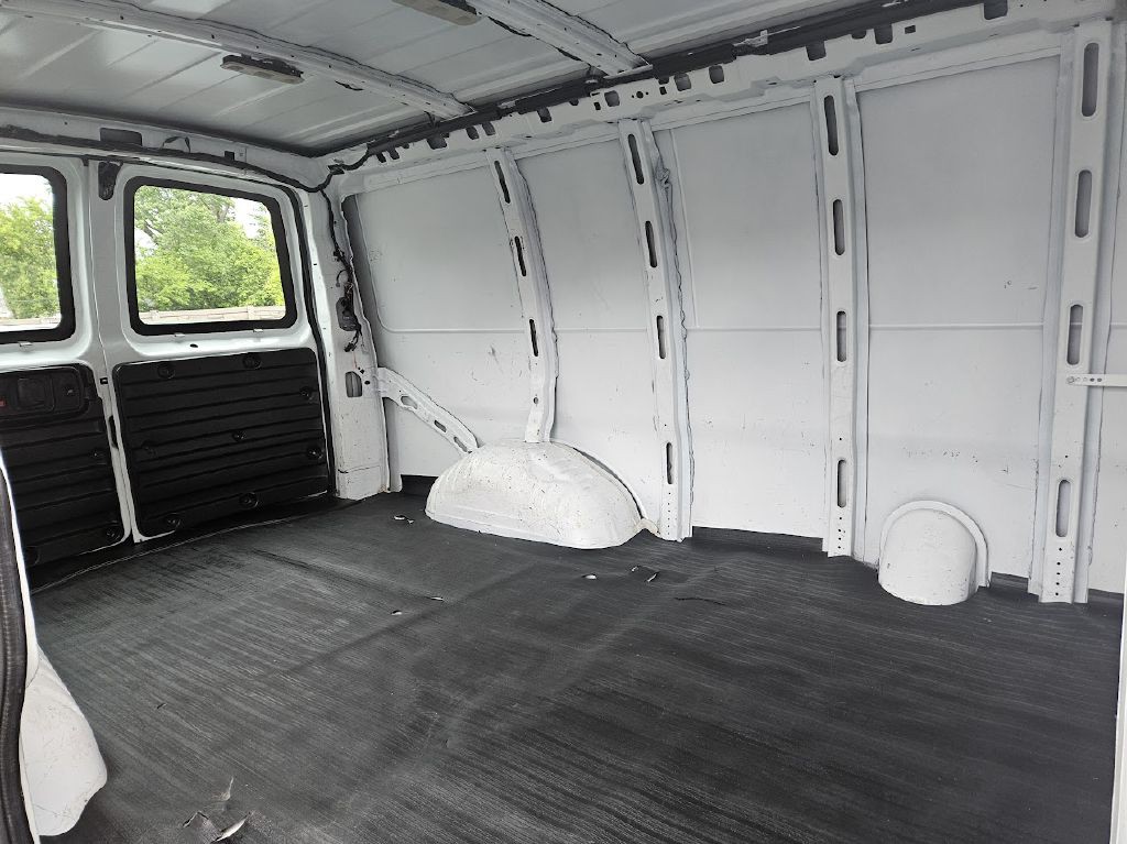 2021 Chevrolet Express Image 37