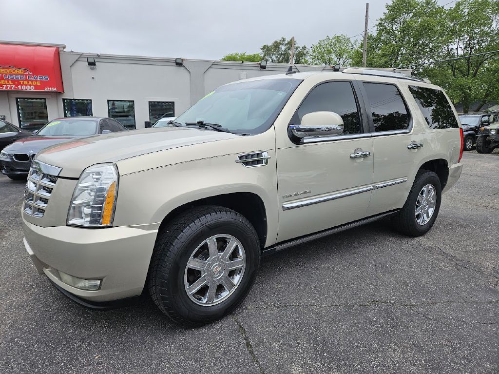 2010 Cadillac Escalade Image 1