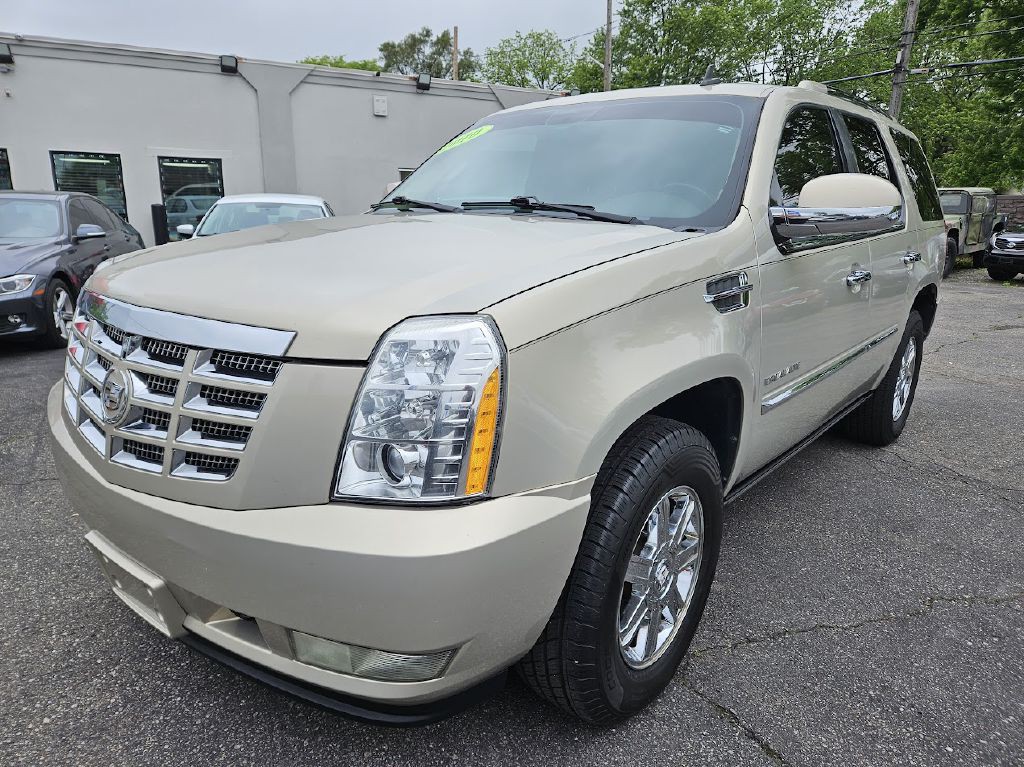 2010 Cadillac Escalade Image 2