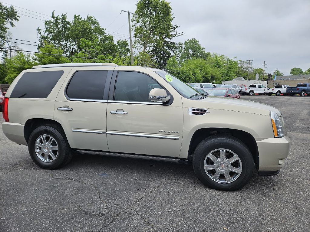 2010 Cadillac Escalade Image 6