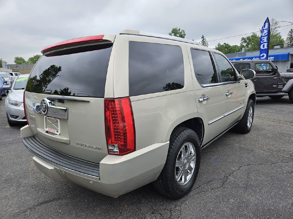 2010 Cadillac Escalade Image 7