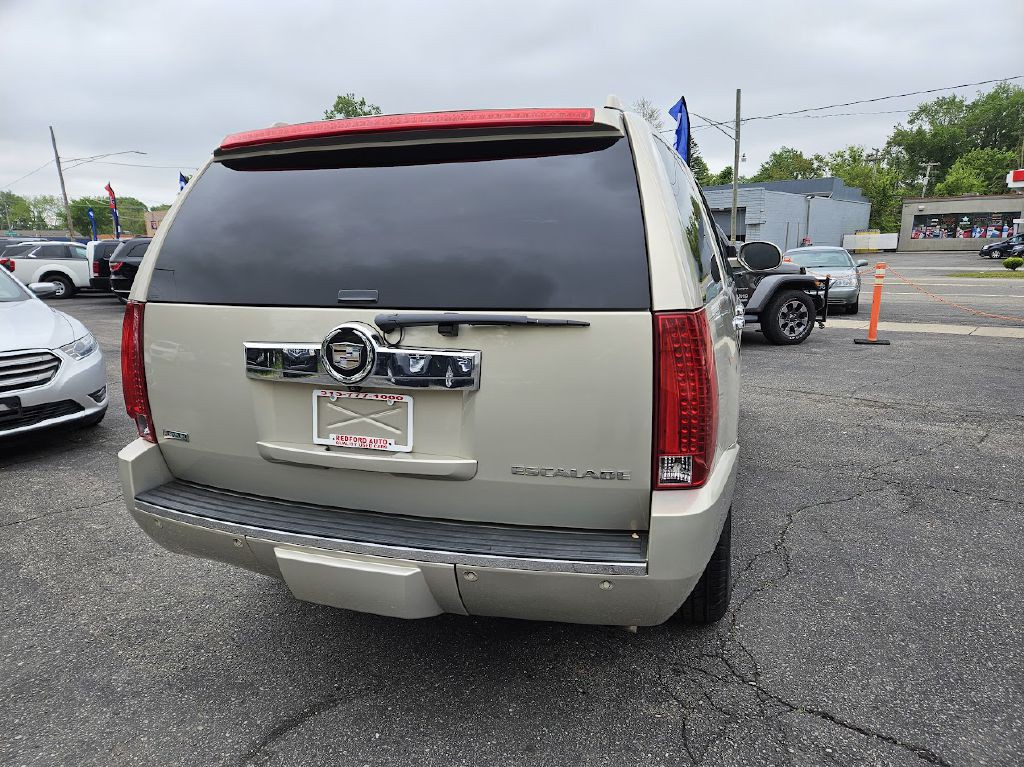 2010 Cadillac Escalade Image 8