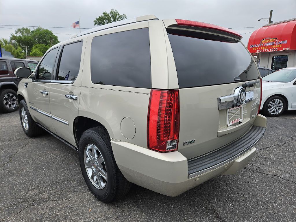2010 Cadillac Escalade Image 10