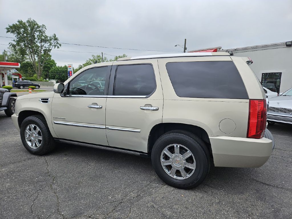 2010 Cadillac Escalade Image 11