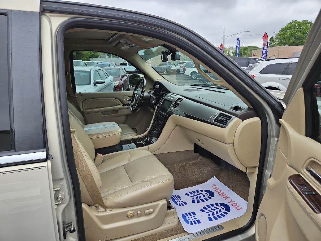 2010 Cadillac Escalade Image 35