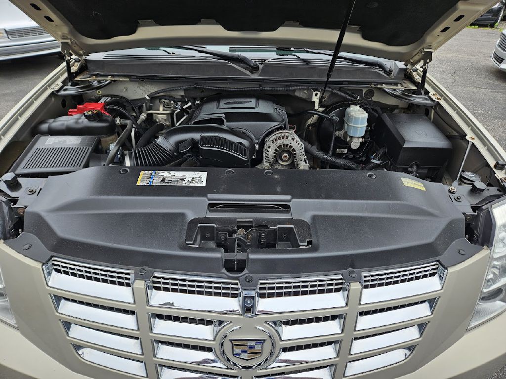 2010 Cadillac Escalade Image 50