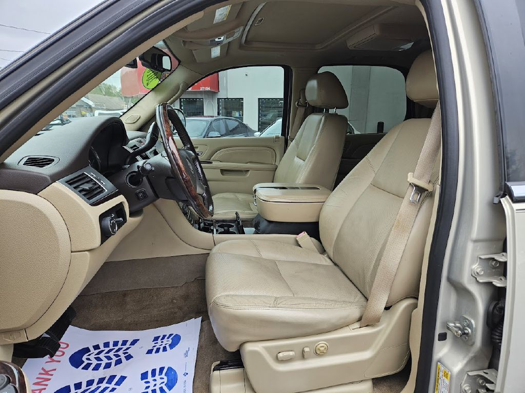 2010 Cadillac Escalade Image 14