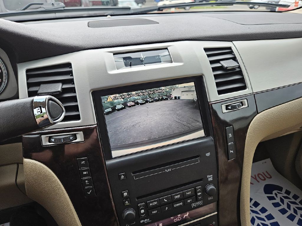 2010 Cadillac Escalade Image 16