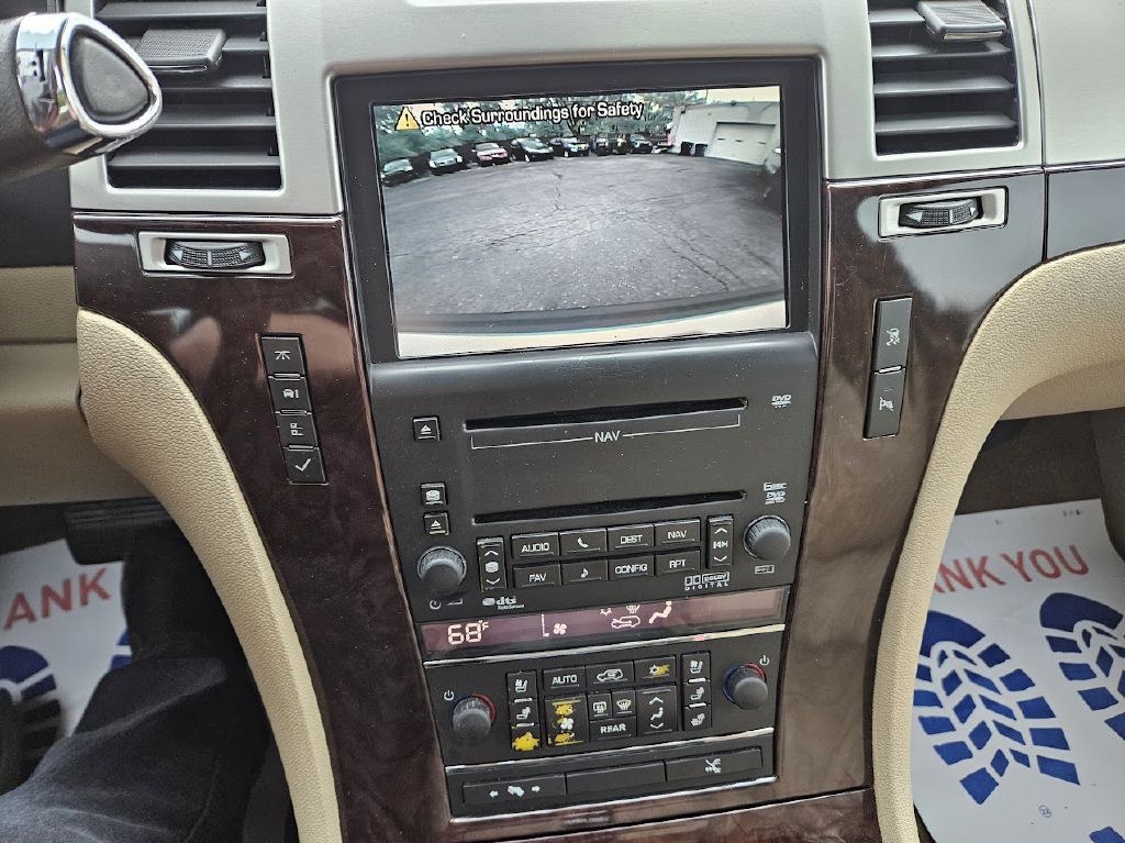 2010 Cadillac Escalade Image 17