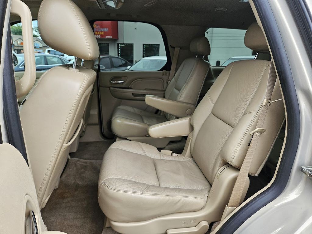 2010 Cadillac Escalade Image 19