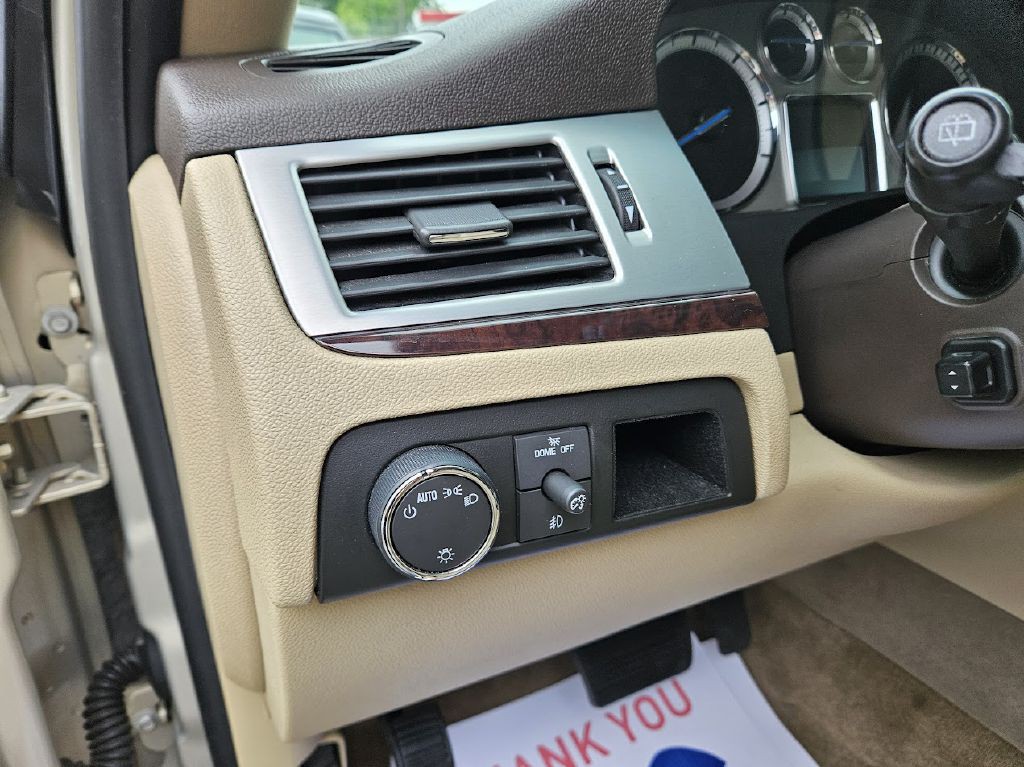 2010 Cadillac Escalade Image 22