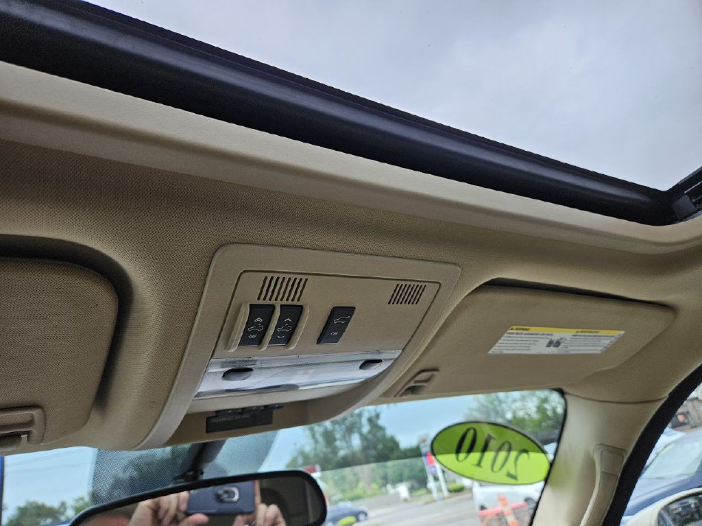 2010 Cadillac Escalade Image 25