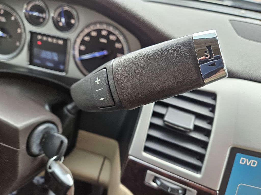 2010 Cadillac Escalade Image 26