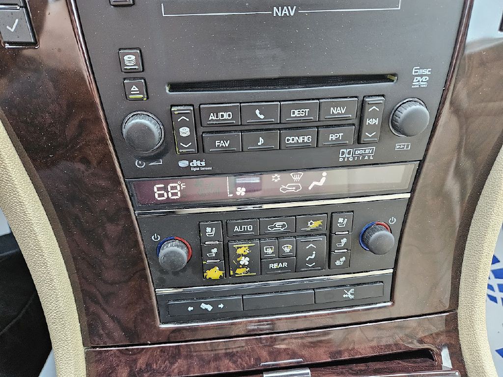 2010 Cadillac Escalade Image 29