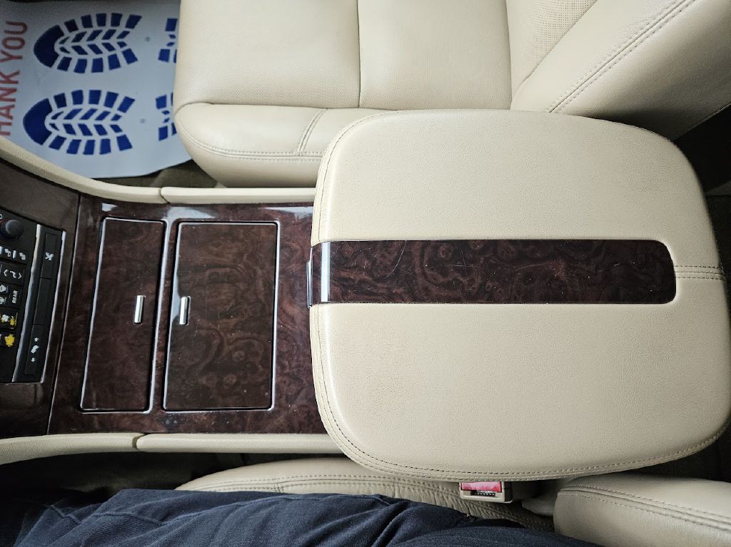 2010 Cadillac Escalade Image 31