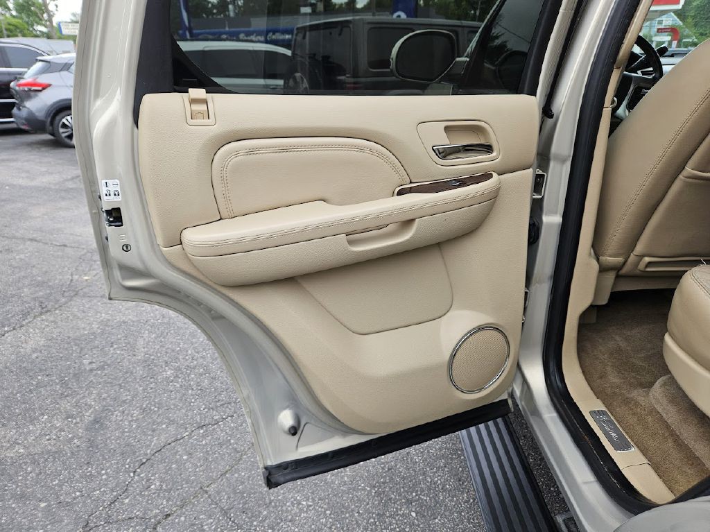 2010 Cadillac Escalade Image 33