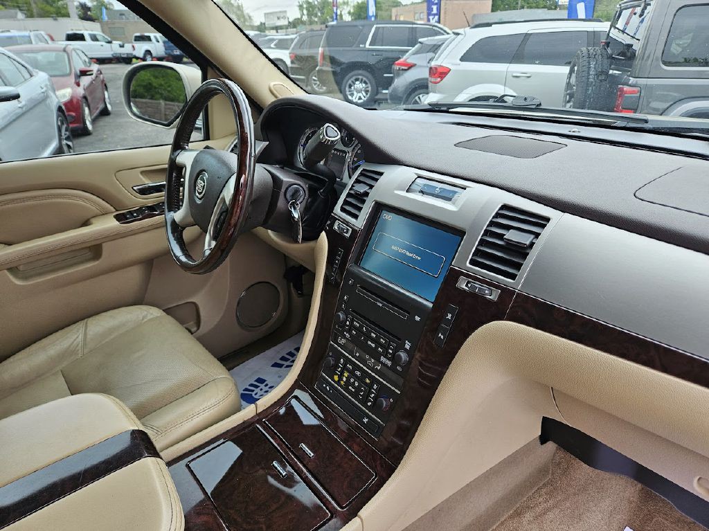 2010 Cadillac Escalade Image 38
