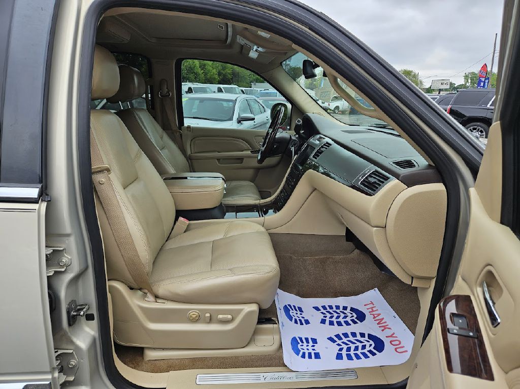 2010 Cadillac Escalade Image 41