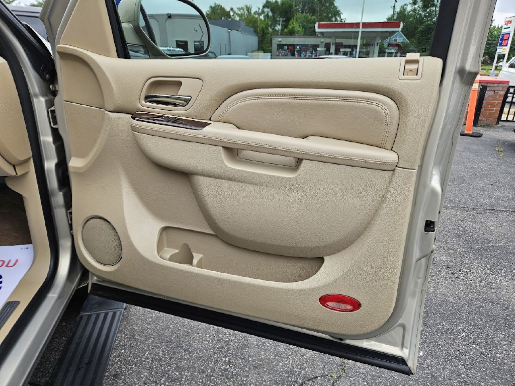 2010 Cadillac Escalade Image 42