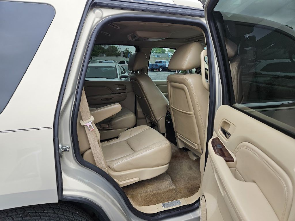 2010 Cadillac Escalade Image 44