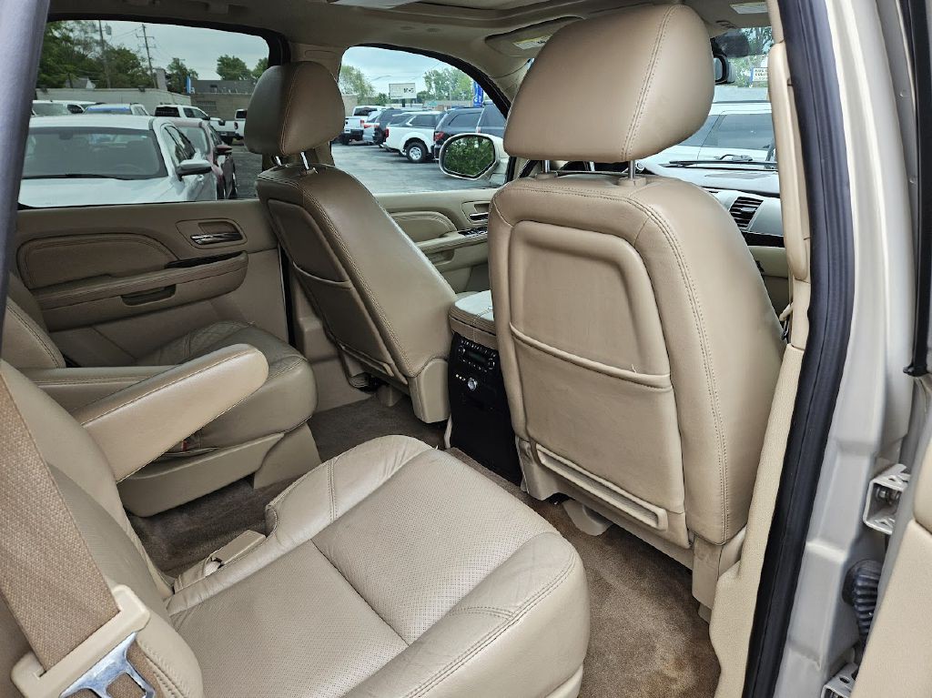 2010 Cadillac Escalade Image 45