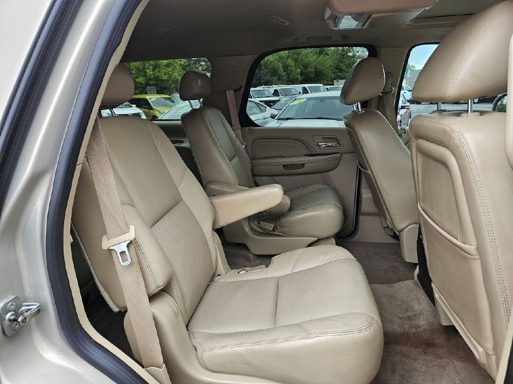 2010 Cadillac Escalade Image 46