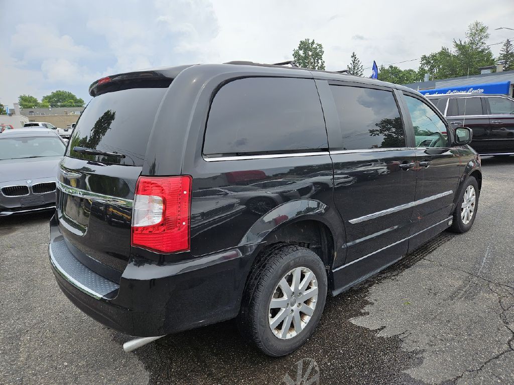 2014 Chrysler Town & Country Image 4