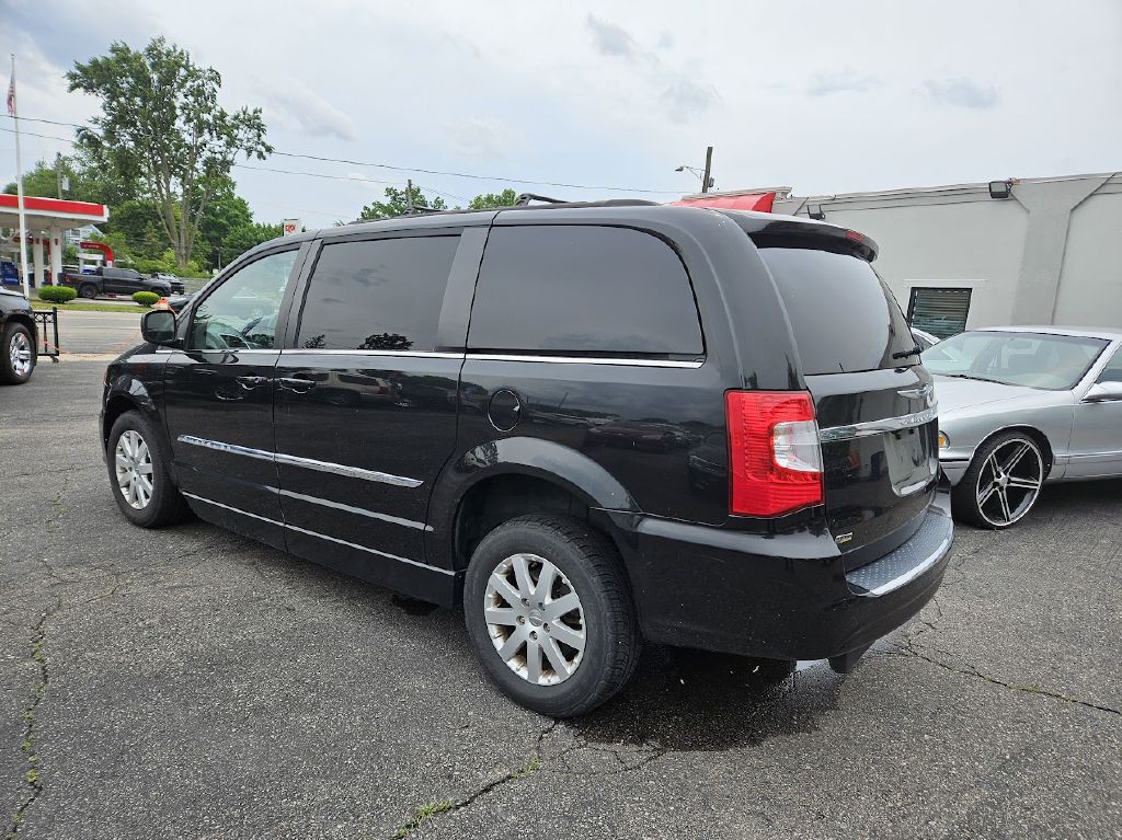 2014 Chrysler Town & Country Image 25