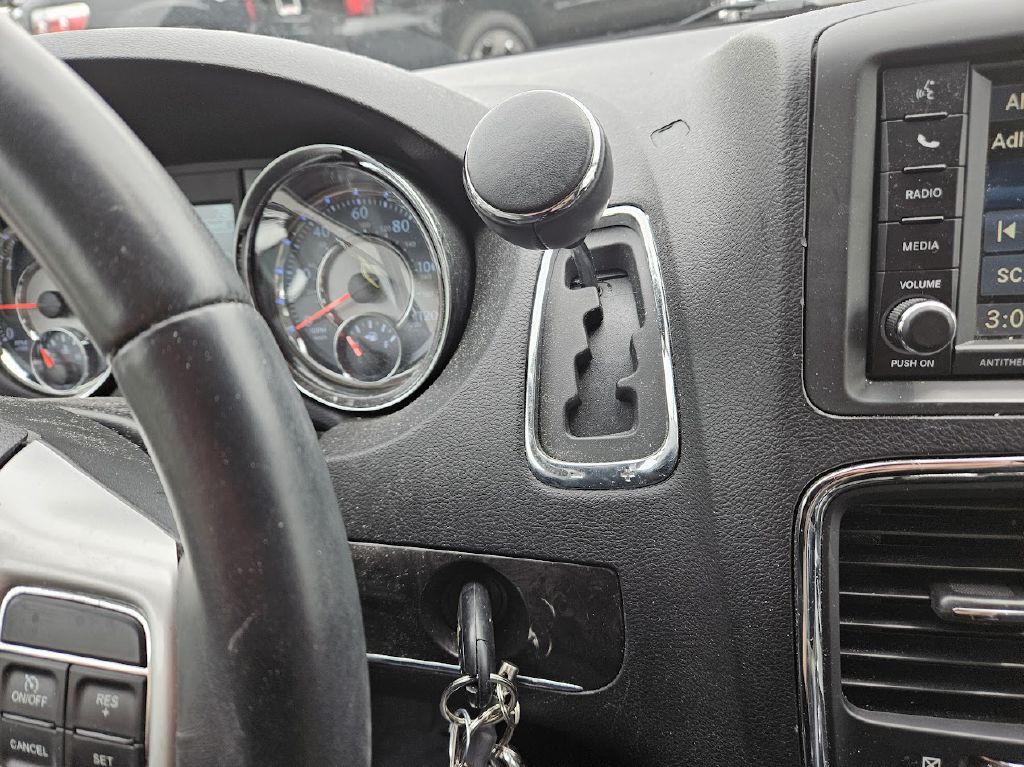 2014 Chrysler Town & Country Image 28