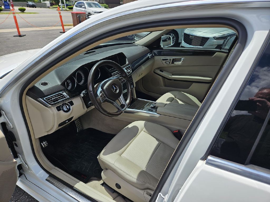 2016 Mercedes-Benz E-Class Image 11