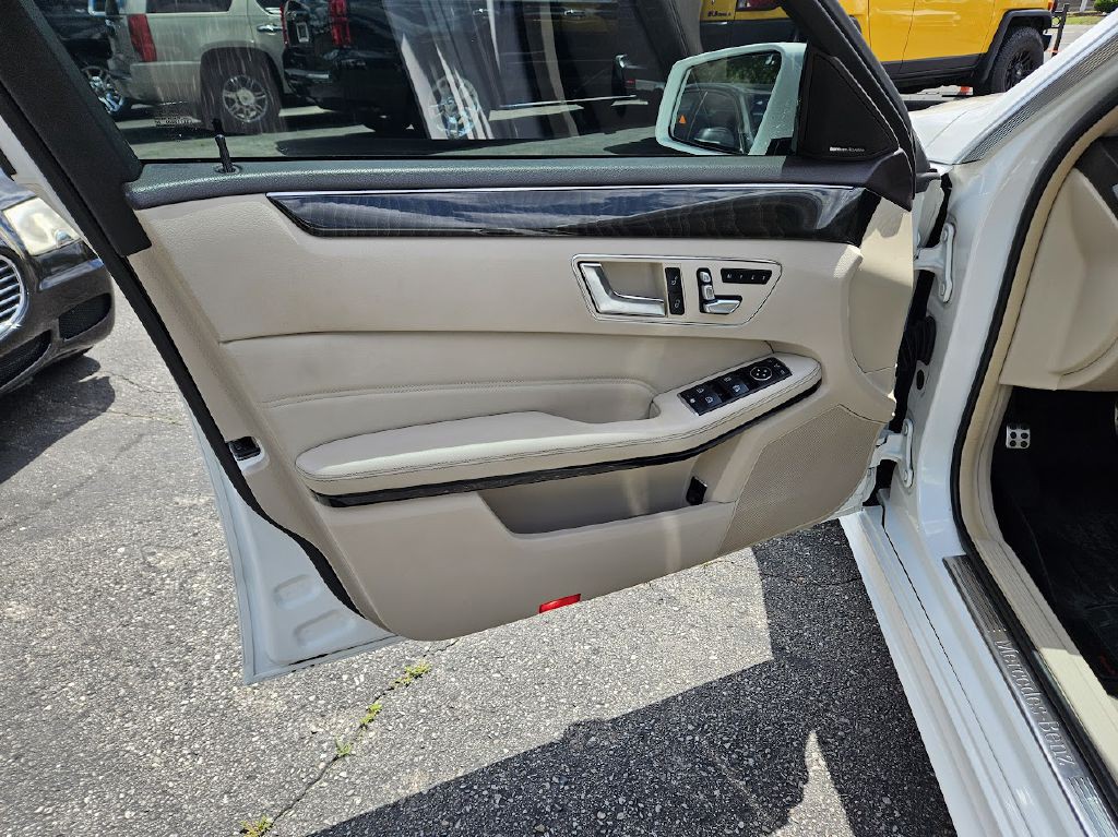 2016 Mercedes-Benz E-Class Image 16