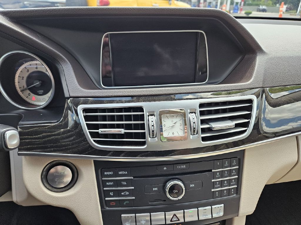 2016 Mercedes-Benz E-Class Image 20