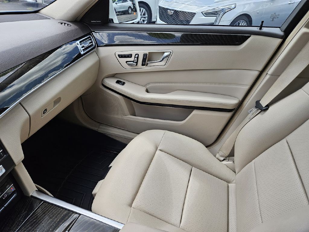 2016 Mercedes-Benz E-Class Image 24