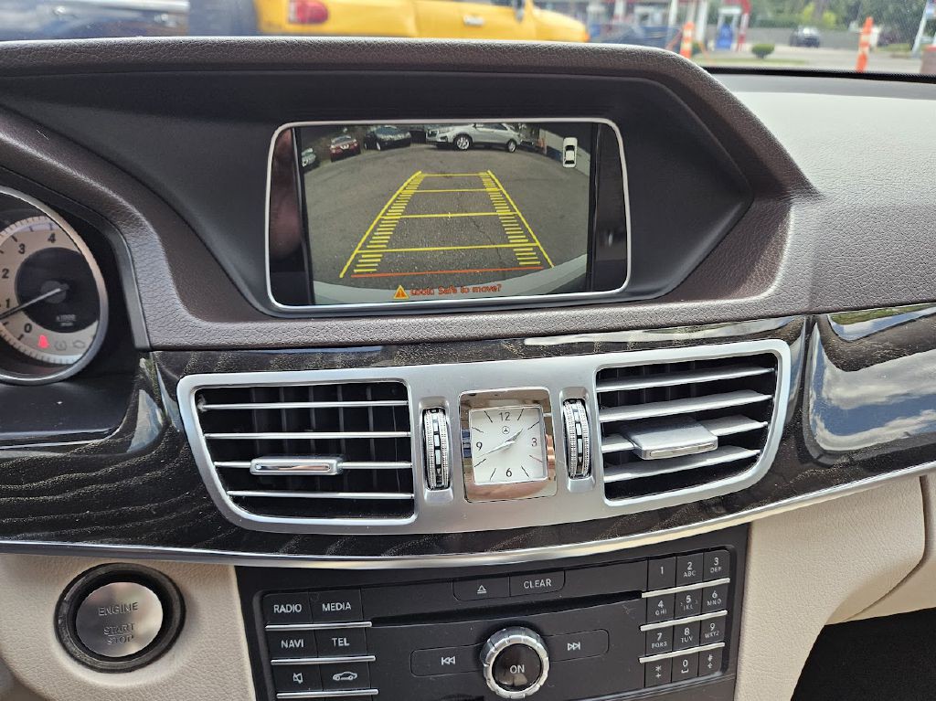 2016 Mercedes-Benz E-Class Image 26