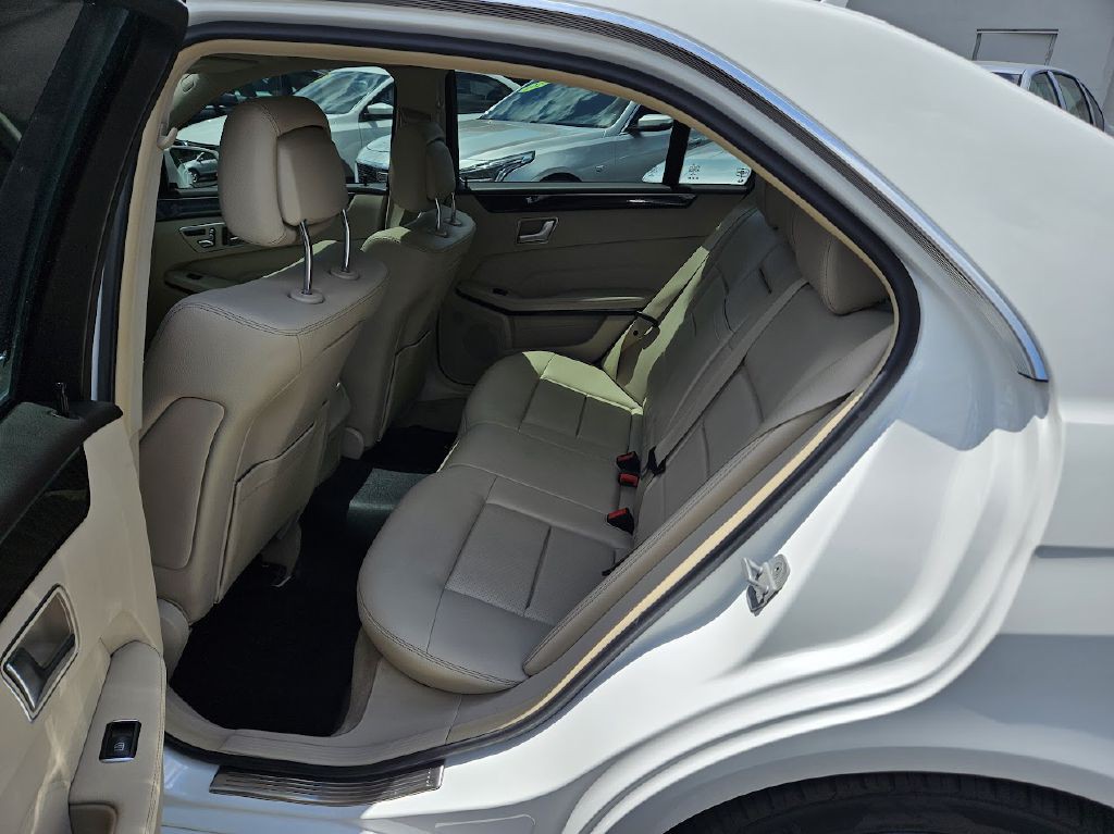 2016 Mercedes-Benz E-Class Image 31