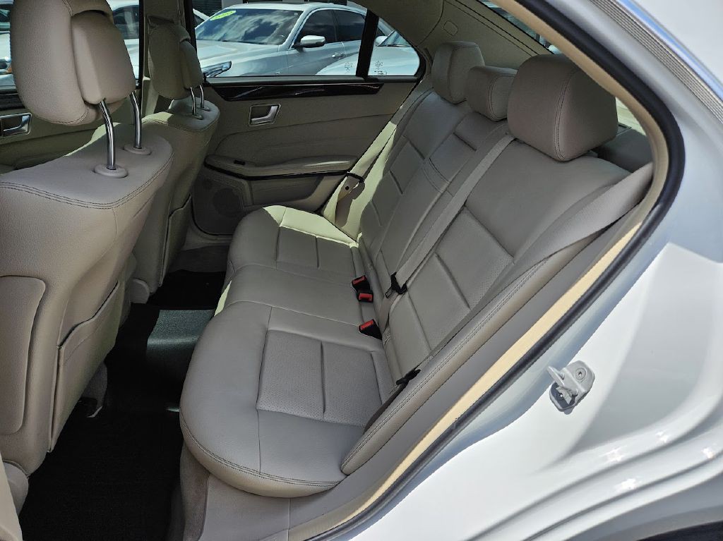 2016 Mercedes-Benz E-Class Image 32