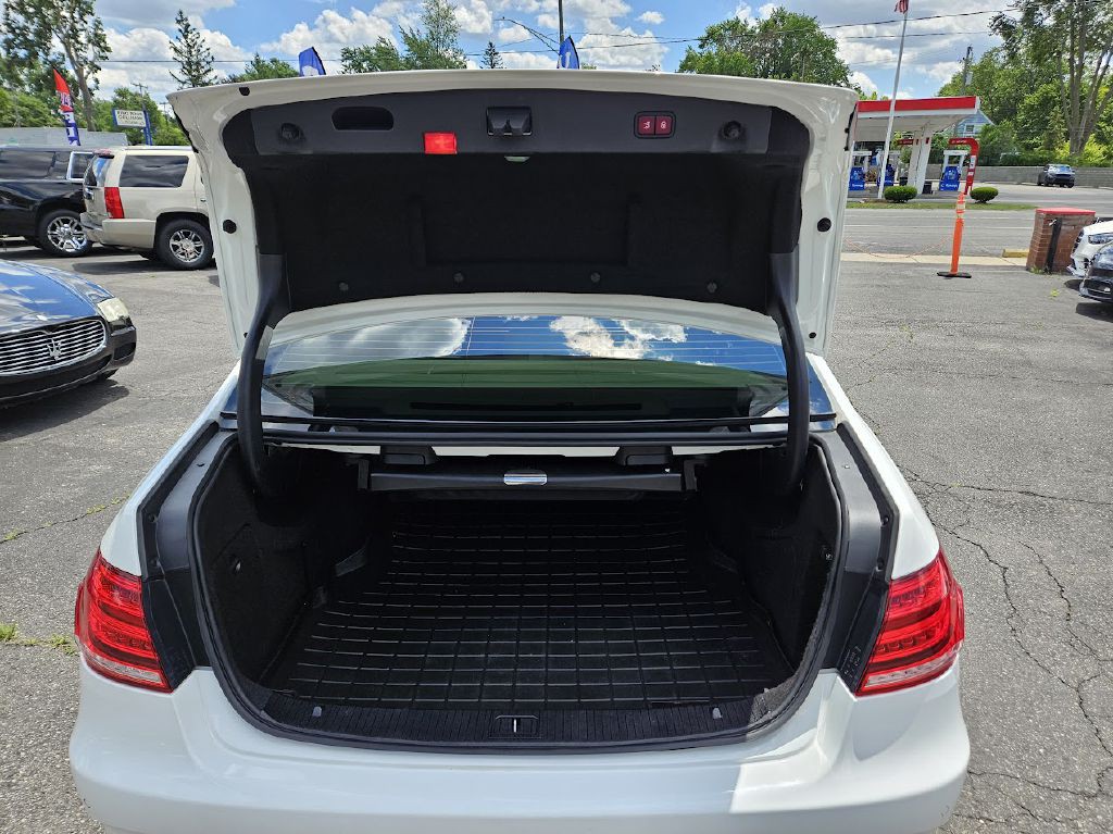2016 Mercedes-Benz E-Class Image 34