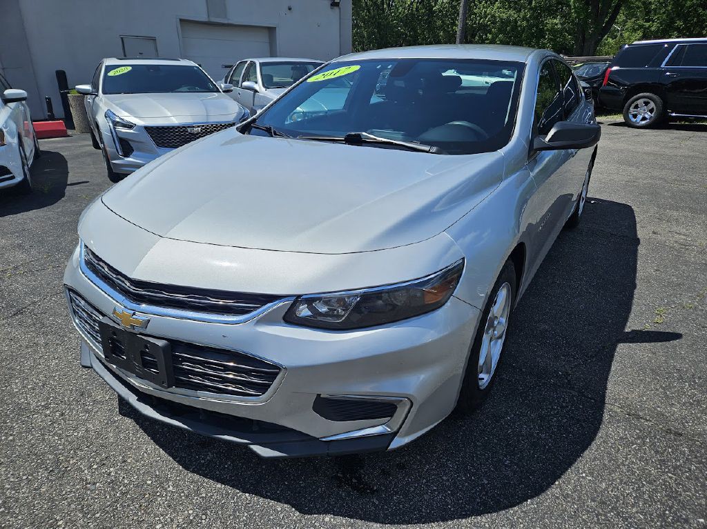 2017 Chevrolet Malibu Image 2
