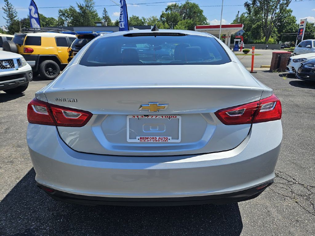 2017 Chevrolet Malibu Image 8